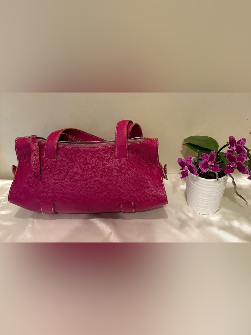 TOD'S Fuchsia Pebbled Leather purse with dustbag preowned - Picture 4 of 11